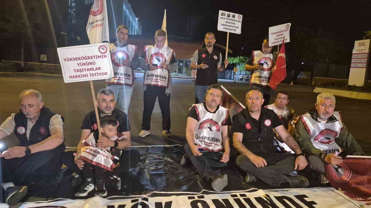 ÜNİPERSAN'dan YÖK Önünde 'Tayin ve Nakil Hakkı' Nöbet Eylemi