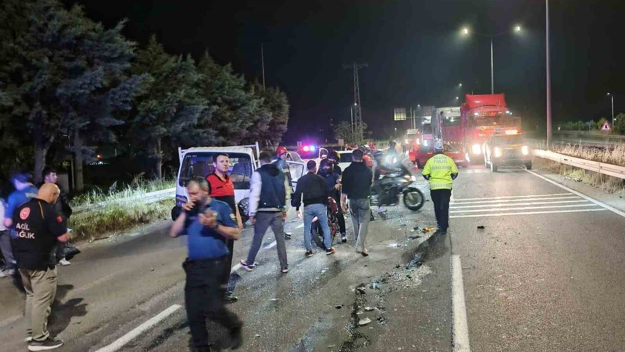 Ünye'de kamyonet ile otomobil çarpıştı: 1 ölü, 1 yaralı