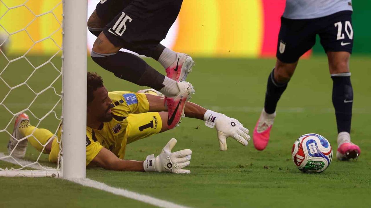 Uruguay ile Yeşil Burun Adaları 2-2 berabere kaldı