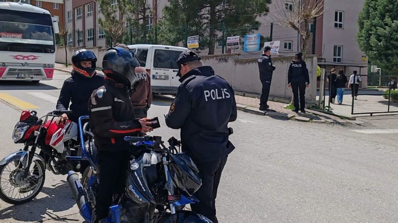 Uşak’ta 20 bin 937 kişi sorgulandı, bin 606 okul servisi denetlendi