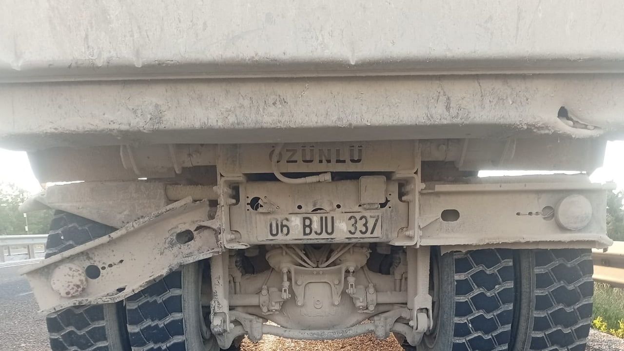 Uşak’ta motosiklet kamyona arkadan çarptı: 1 ölü