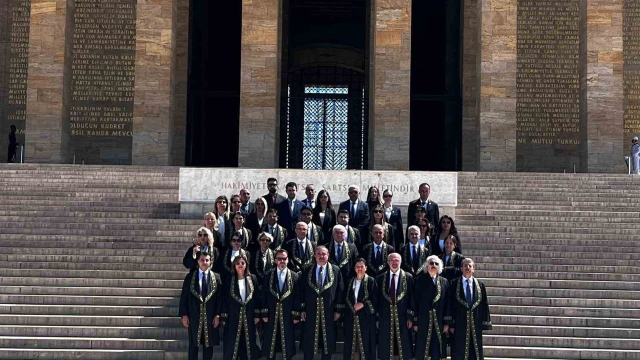 Uyuşmazlık Mahkemesi başkanı Rıdvan Güleç Anıtkabir’i ziyaret etti