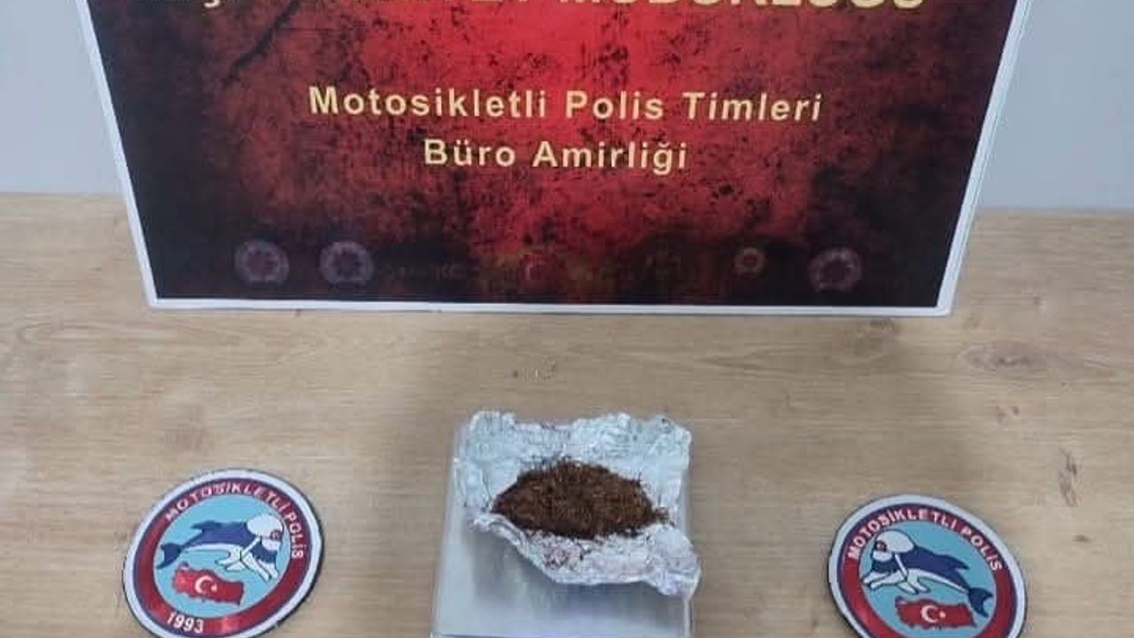 Uzunköprü'de okul önünde operasyon: 2 kişi uyuşturucudan tutuklandı