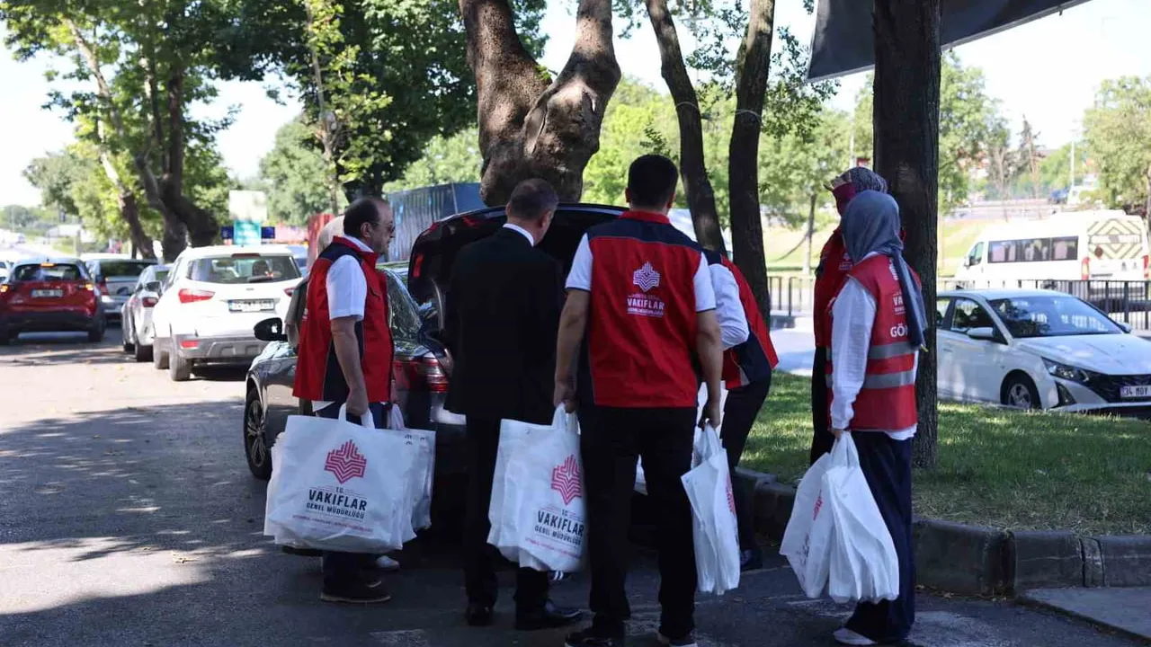 Vakıflar 1. Bölge Müdürlüğü'nden Darülaceze'ye Babalar Günü ziyareti