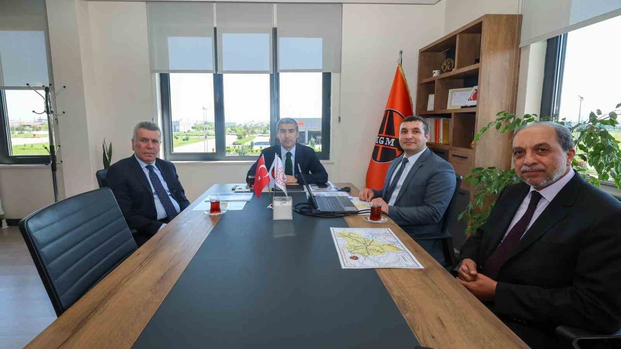 Vali Aktaş'a Afyonkarahisar'daki Karayolları Yatırımları Hakkında Brifing