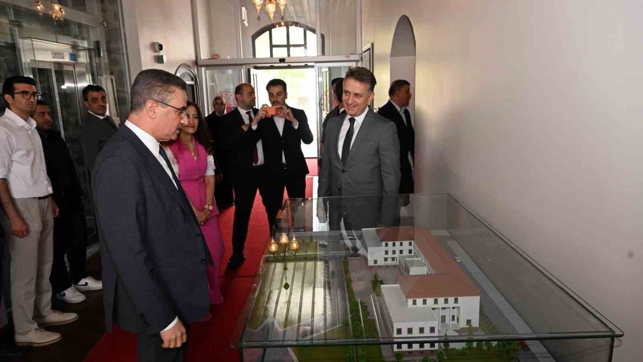 Vali Aydın Baruş, Erzurum Rölöve ve Anıtlar Müdürlüğü'nün restorasyon ve koruma çalışmalarını değerlendirdi