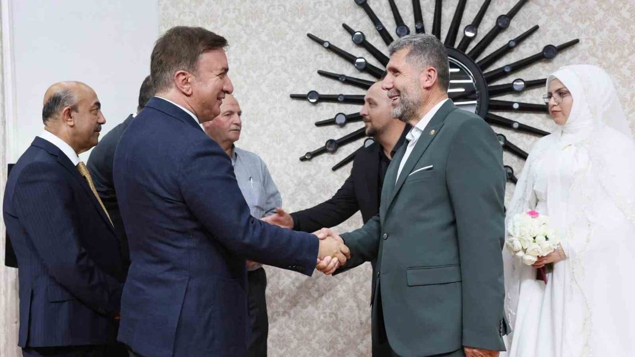 Vali Aydoğdu genç çiftin nikah şahitliğini yaptı