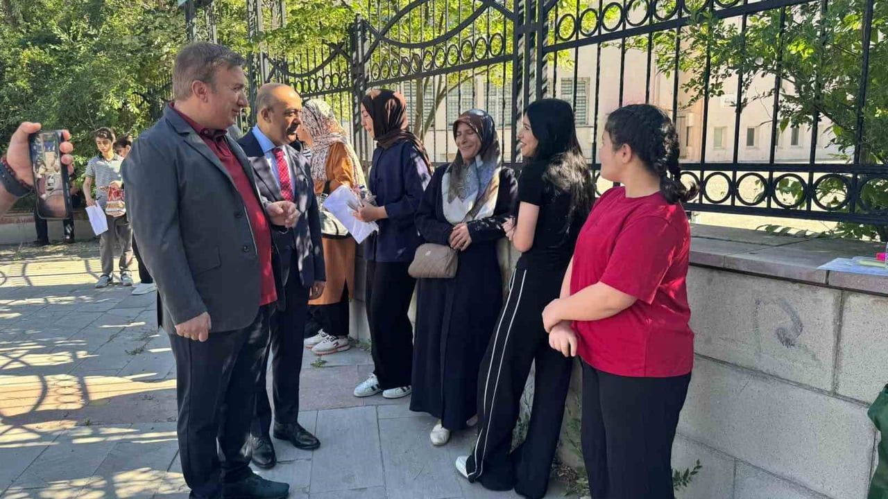 Vali Aydoğdu, LGS öncesi öğrenciler ve velilerle bir araya geldi