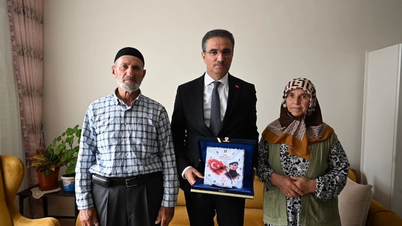 Vali Baruş'tan Narman'da şehit ailesi ve gaziye ziyaret