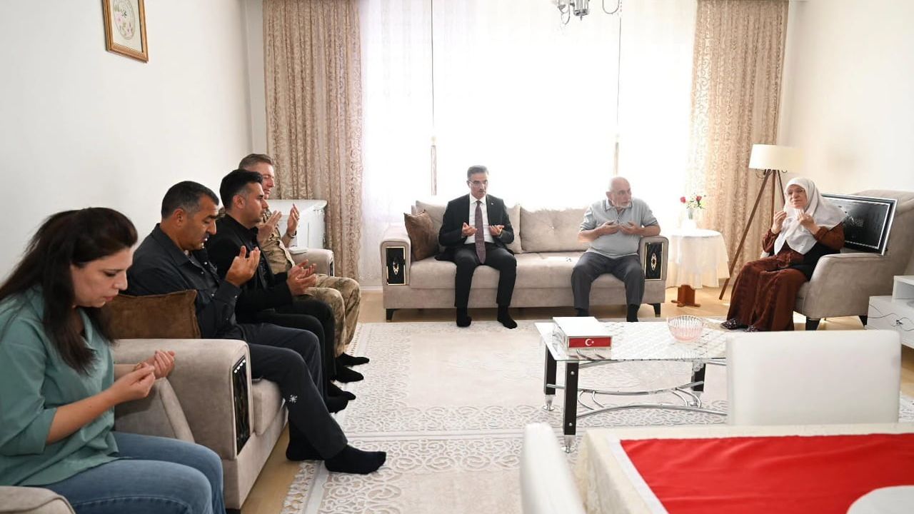 Vali Baruş’tan şehit ailelerine anlamlı ziyaret