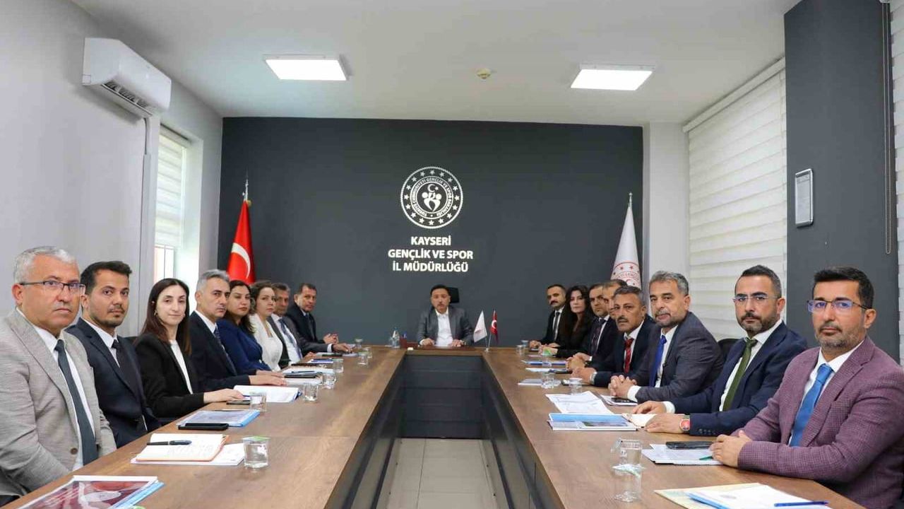 Vali Çiçek'ten Gençlik ve Spor İl Müdürlüğü'ne ziyaret