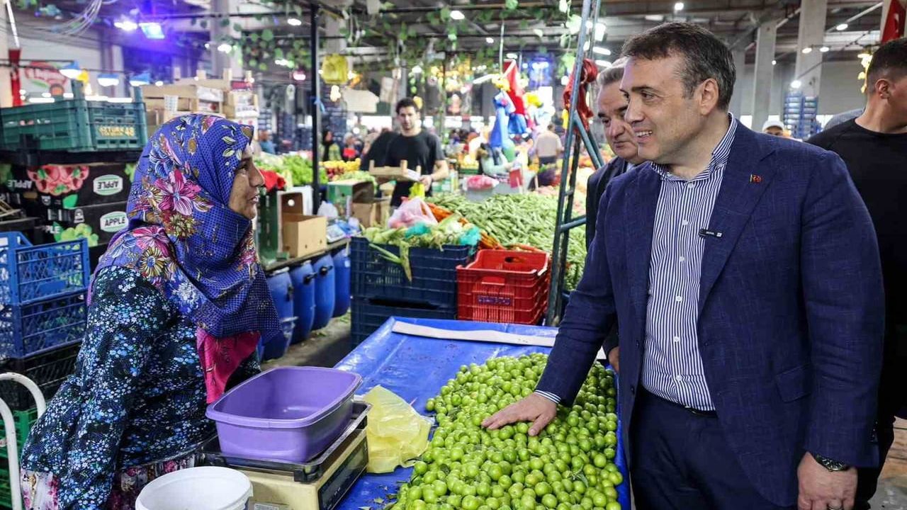 Vali Sözer, Bozüyük'te dün kurulan pazarı ziyaret etti
