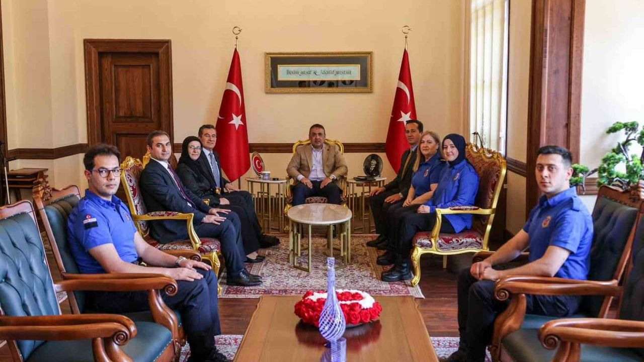 Vali Sözer, ceza infaz personeliyle bir araya geldi