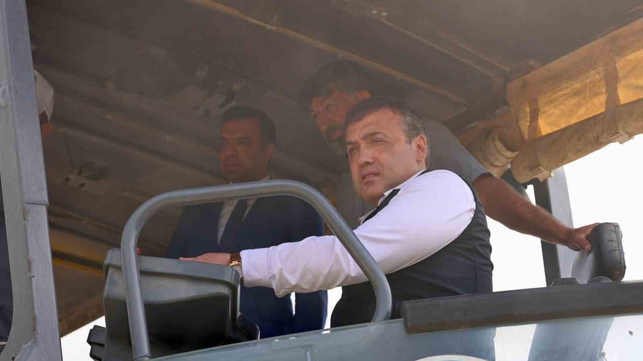 Vali Sözer Dömez Köyü'nde bitümlü sıcak karışım yol çalışmasını inceledi