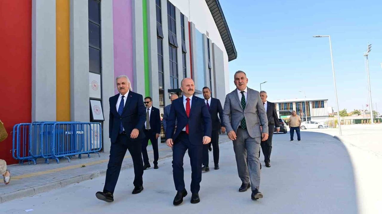 Vali Varol Söke Gençlik ve Spor Kompleksi'ni inceledi