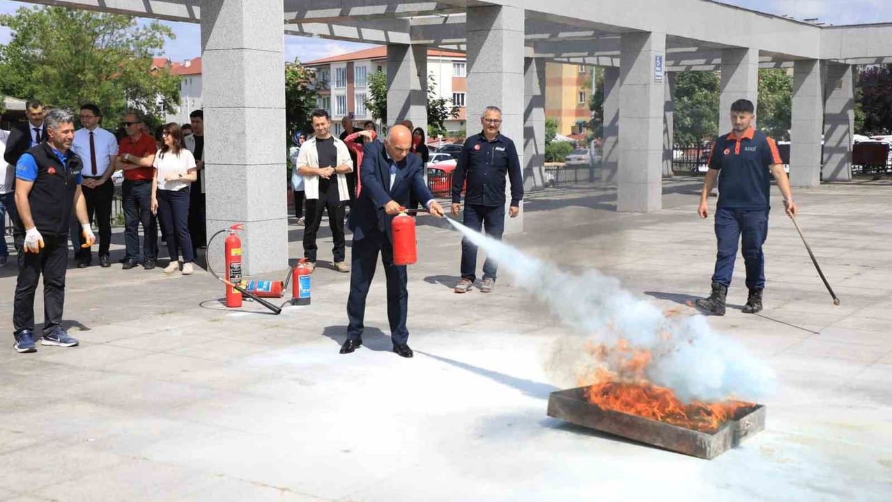 Valilikte yangın tatbikatı gerçekleştirildi
