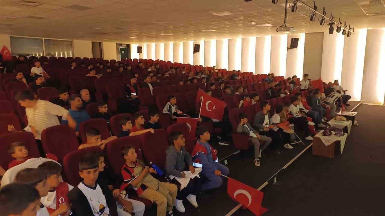 Van'da milli maç heyecanı