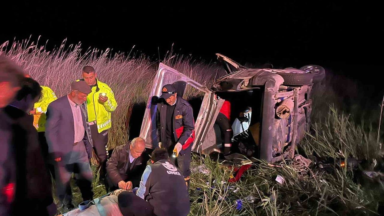 Van Gevaş'ta trafik kazası: Yuvaköy'de takla atan araçta 6 kişi yaralandı