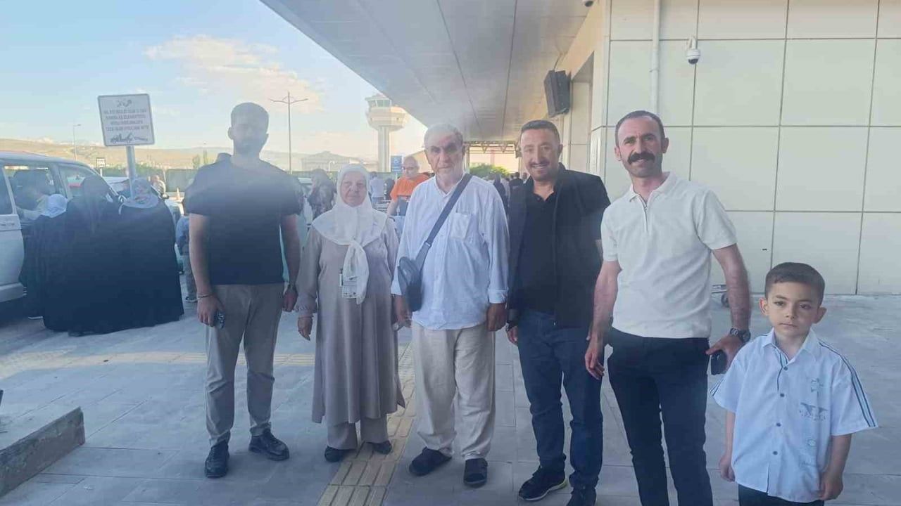 Van'ın ilk hac kafilesi 36 günlük manevi yolculuğun ardından döndü