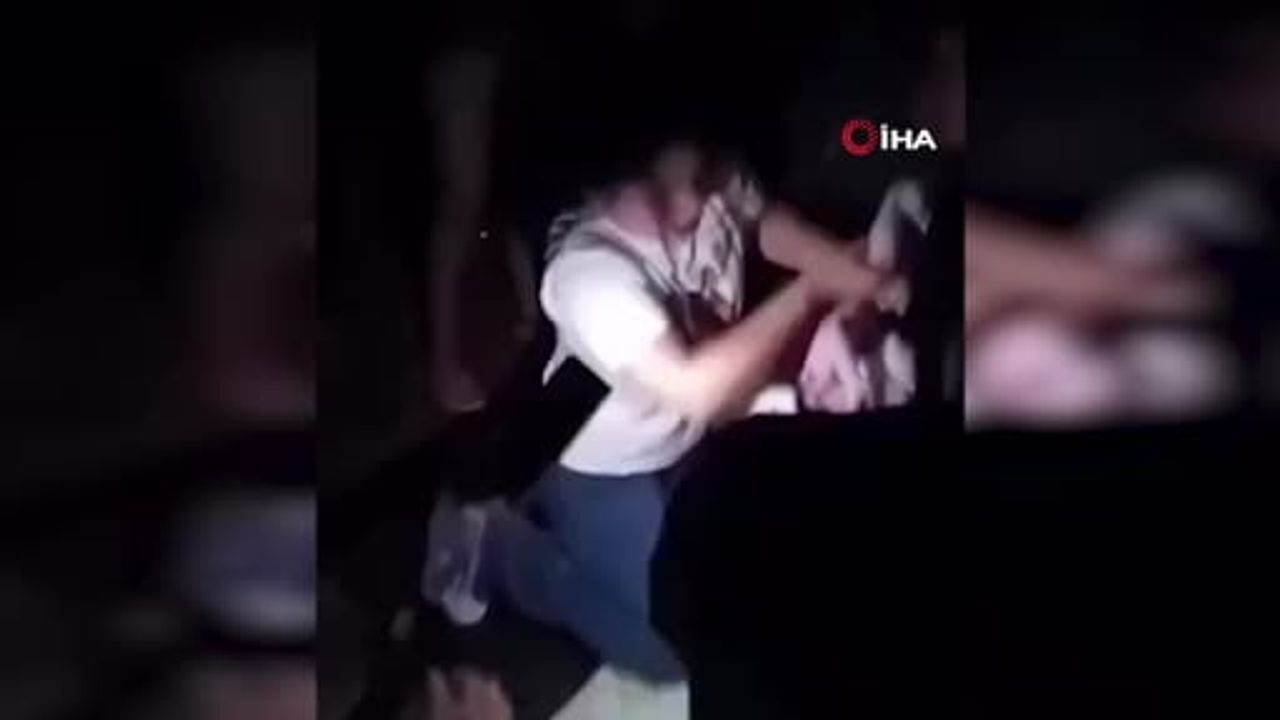 Venezuela'da enkazdan çıkarılan hamile kadın yıkıntıların arasında doğum yaptı