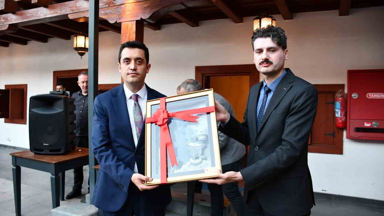 Vezirköprü’de tayini çıkan hakim ve savcılara veda programı