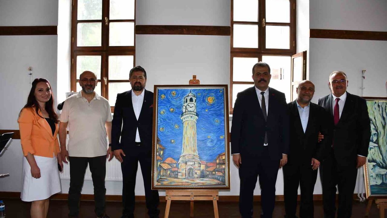 Vezirköprü’de yıl sonu karma resim sergisi açıldı