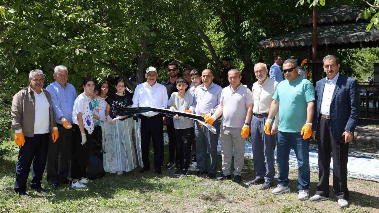 Yahyalı'da 5 Haziran Dünya Çevre Günü'nde Çağlayan Mesire Alanı'nda Temizlik Etkinliği