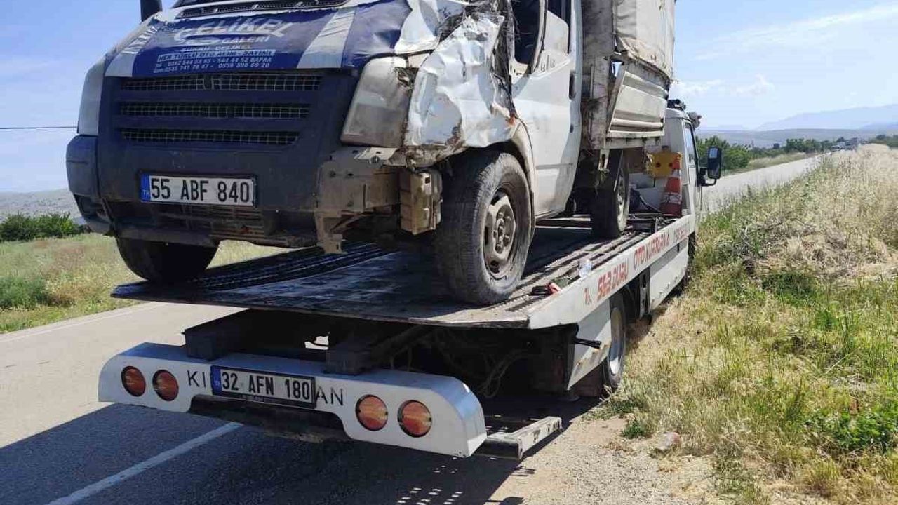 Yalvaç'ta hayvan nakil kamyoneti yoldan çıkarak kayısı bahçesine girdi: 1 yaralı