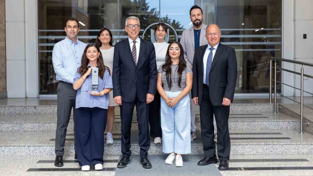 Yaşar Üniversitesi'ne altın ödül vakıf üniversiteleri kategorisinde