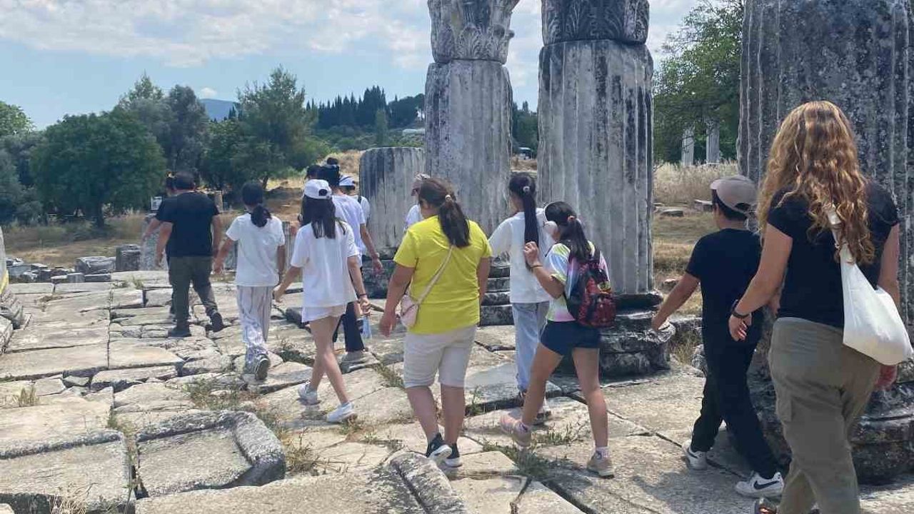 Yatağan'da menteşeli gençler Stratonikeia ve Lagina'yı gezdi