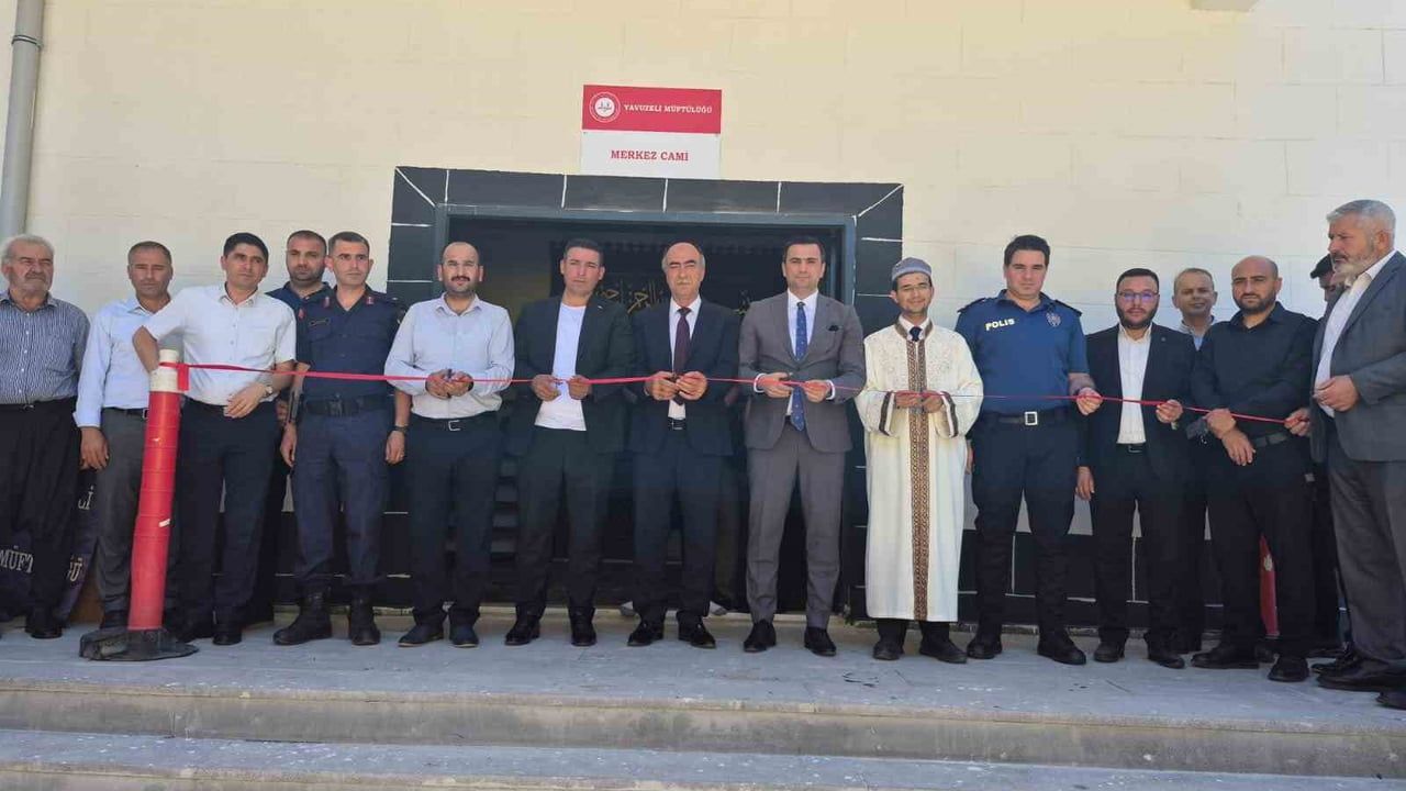 Yavuzeli Merkez Camii yeniden inşa edildi; ilk Cuma namazıyla ibadete açıldı