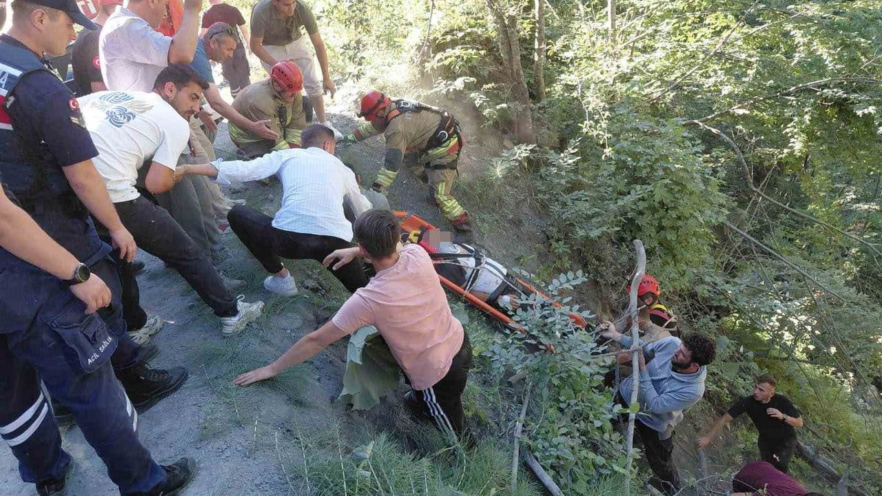 Yayla yolunda otomobil uçuruma yuvarlandı: 1 yaralı