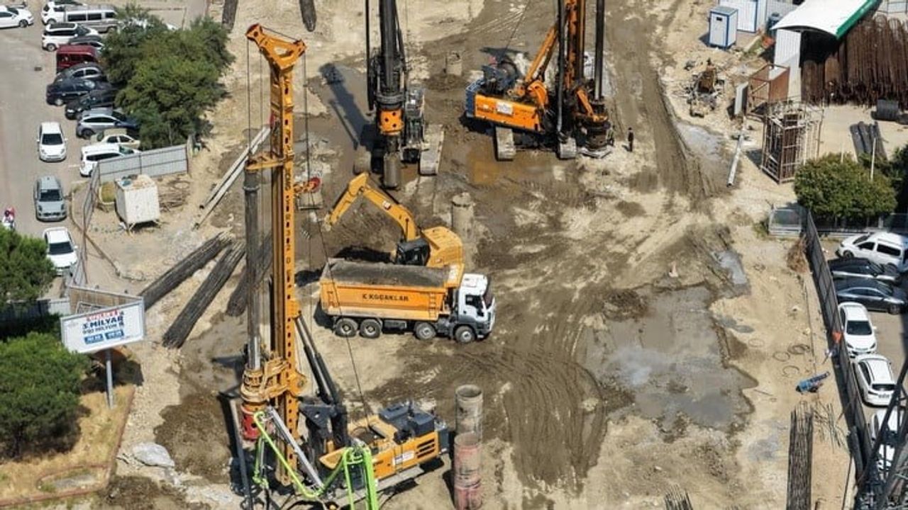 Yeni Dörtyol Köprülü Kavşağı Projesi'nde imalat yüzde 45 tamamlandı