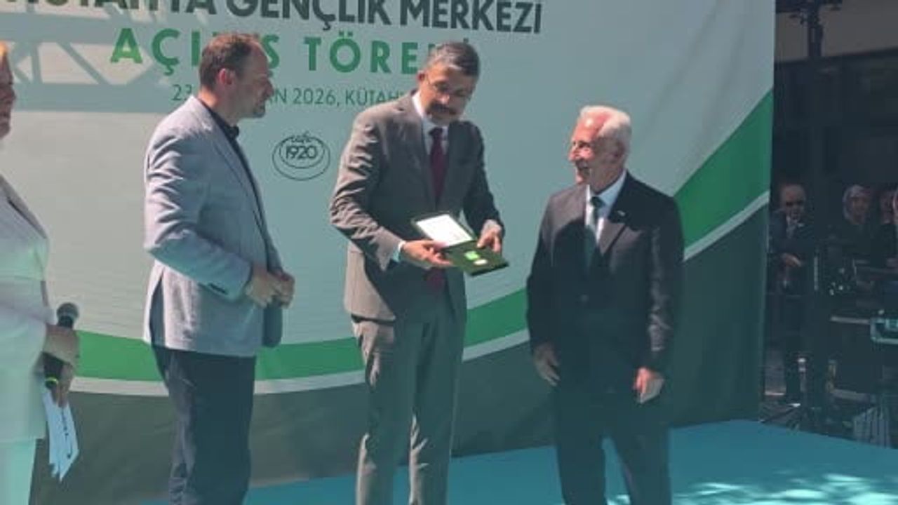 Yeşilay onursal başkanı Nuri Çetin: 'Gençliğe yapılan yatırım geleceğe yapılan yatırımdır'