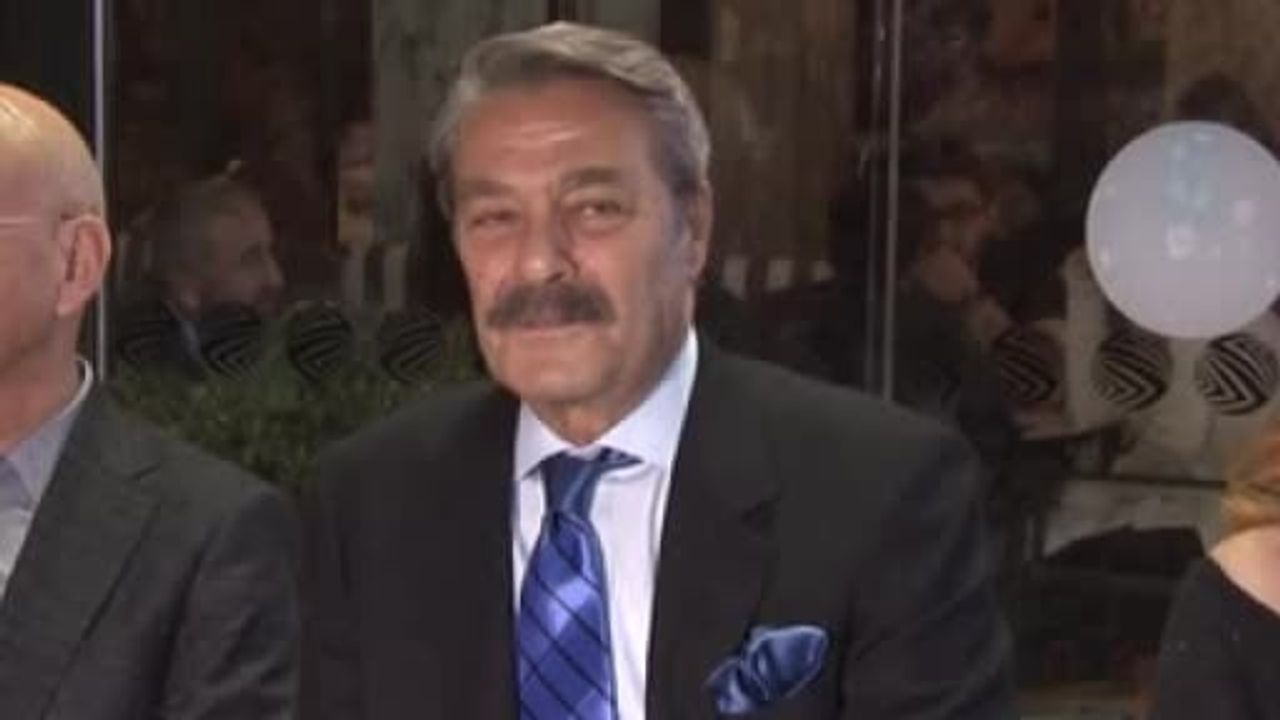 Yeşilçam ustası Kadir İnanır hayatını kaybetti