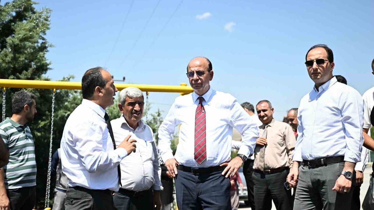 Yeşilyurt Belediyesi Banazı'ya güneş enerjili çocuk parkı kazandırdı