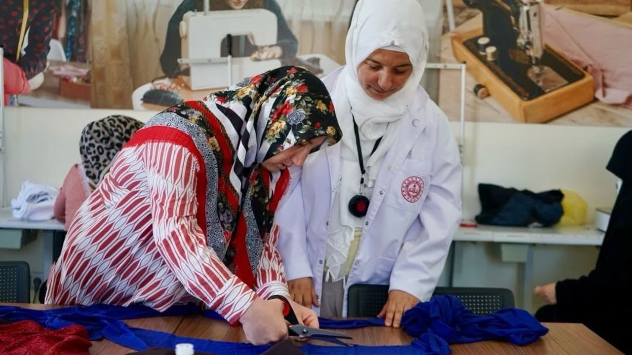 Yeşilyurt Mesleki Eğitim ve Yaşam Merkezi'nde üretim ve eğitim bir arada