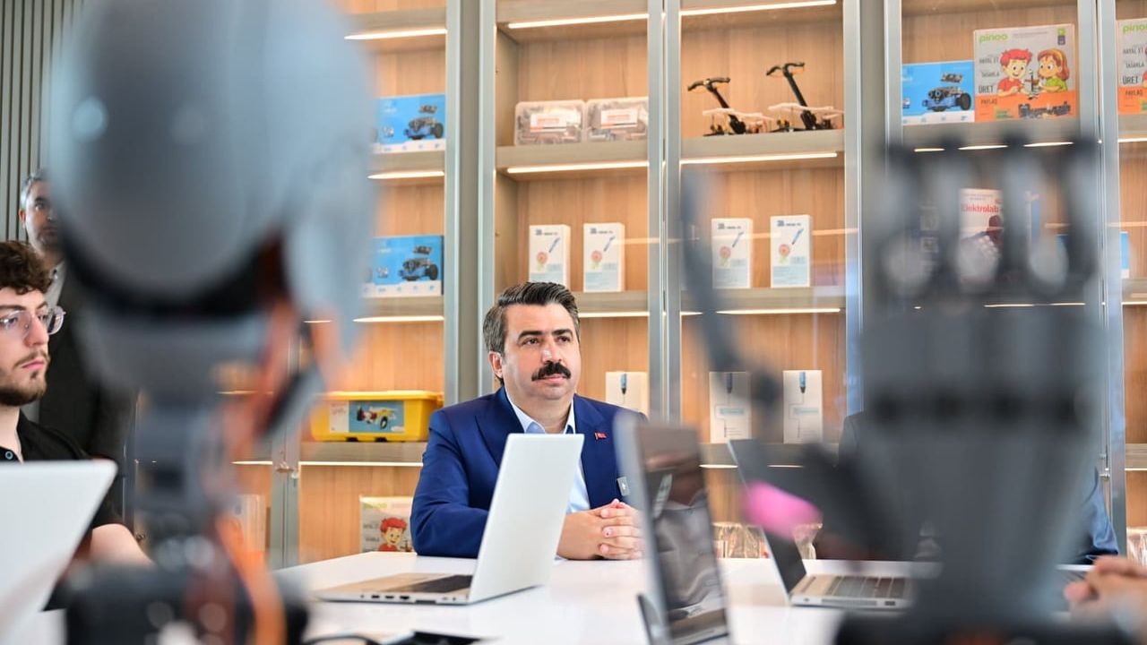 Yıldırım Yapay Zeka ve Teknoloji Merkezi’nde eğitimler başladı