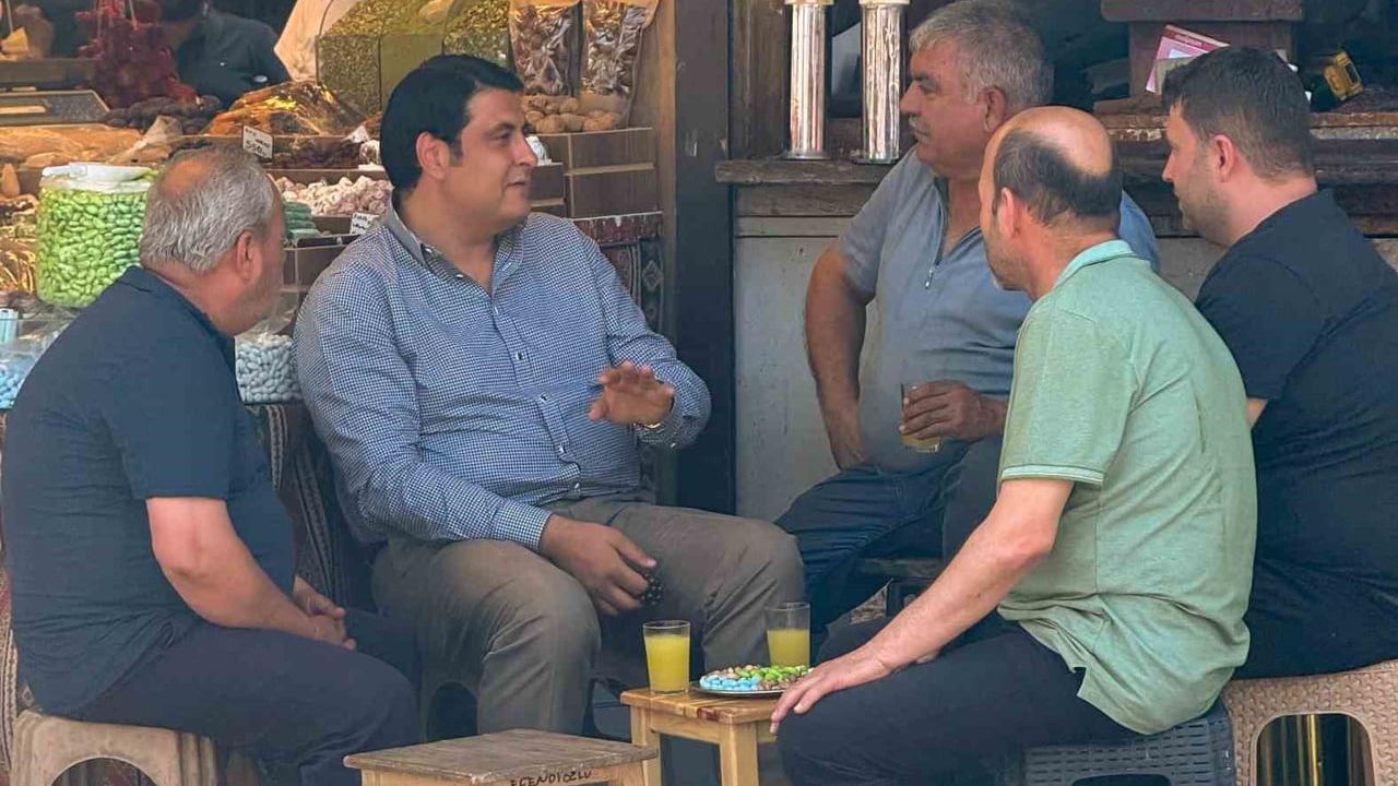 Yılmaz tarihi Elmacı Pazarı’nda esnafla buluştu