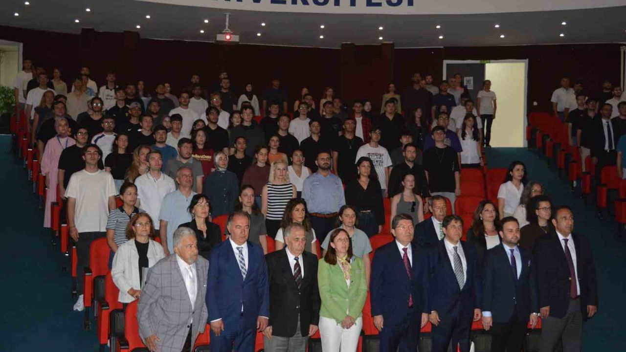 Yılmaz Tunç: Türkiye, iklim konusunda uluslararası alanda öncülük ediyor — İstanbul Arel Üniversitesi'nde Dünya Çevre Günü paneli