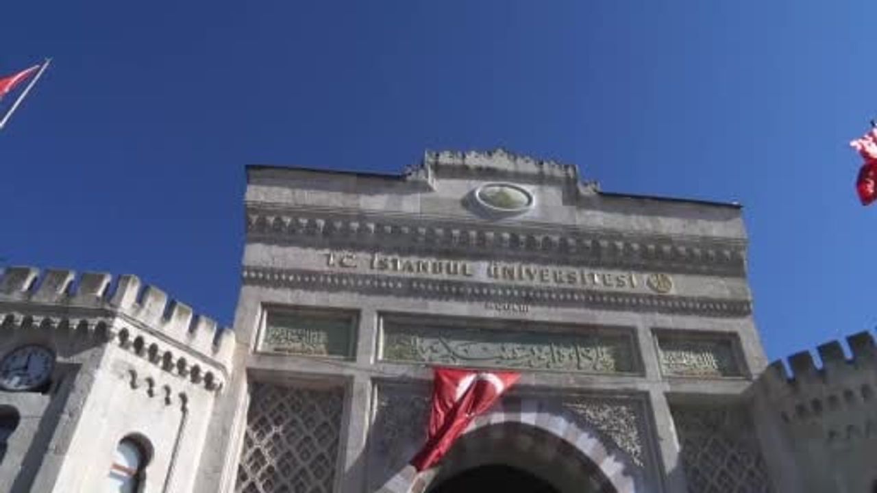 YKS 2026'de ikinci gün: AYT başladı, milyonlar sınavda aileler dışarıda bekledi