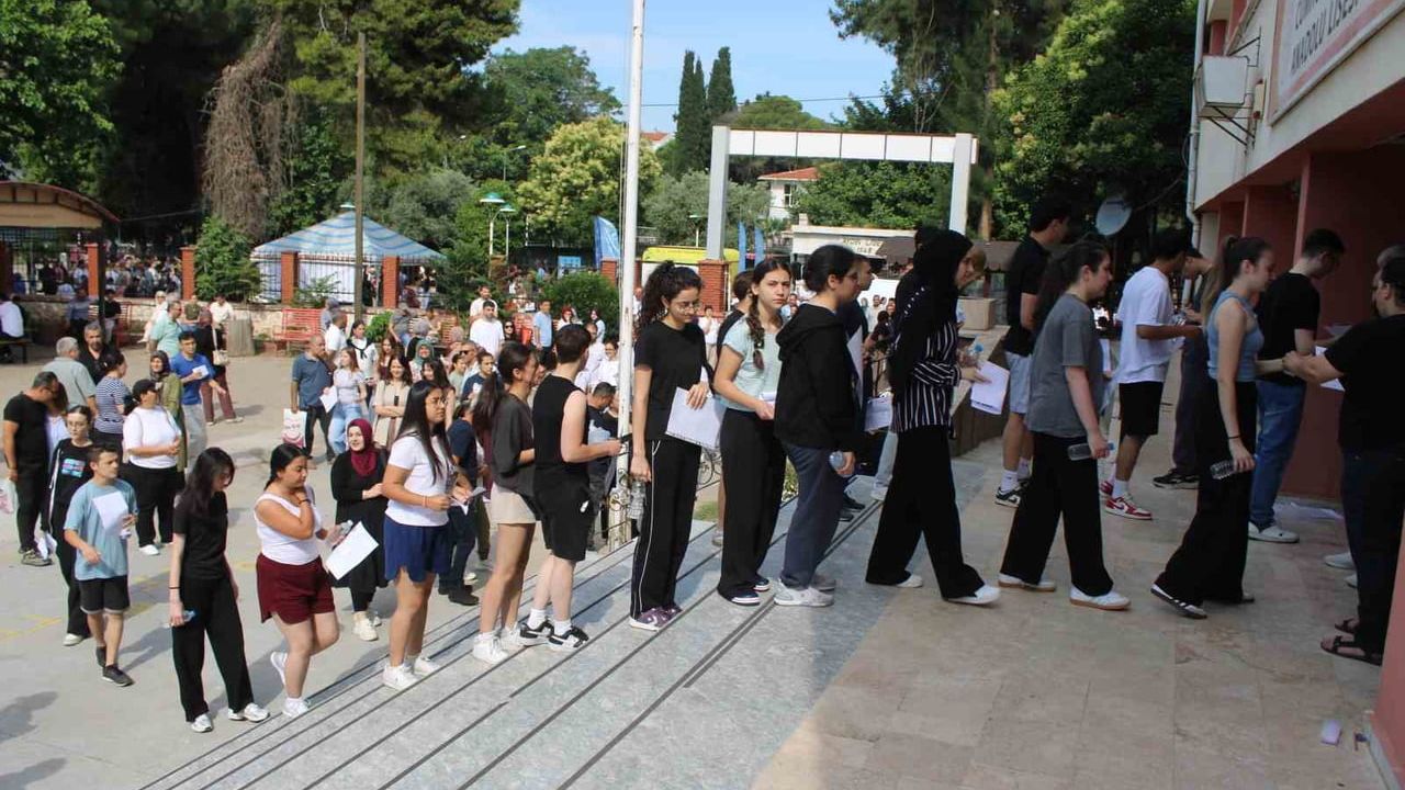 YKS maratonunda manzara değişmedi, geç kalanlar sınava alınmadı