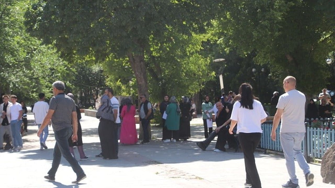 YKS'nin ilk oturumu TYT başladı: Erzincan'da 7 bin 892 aday sınava girdi