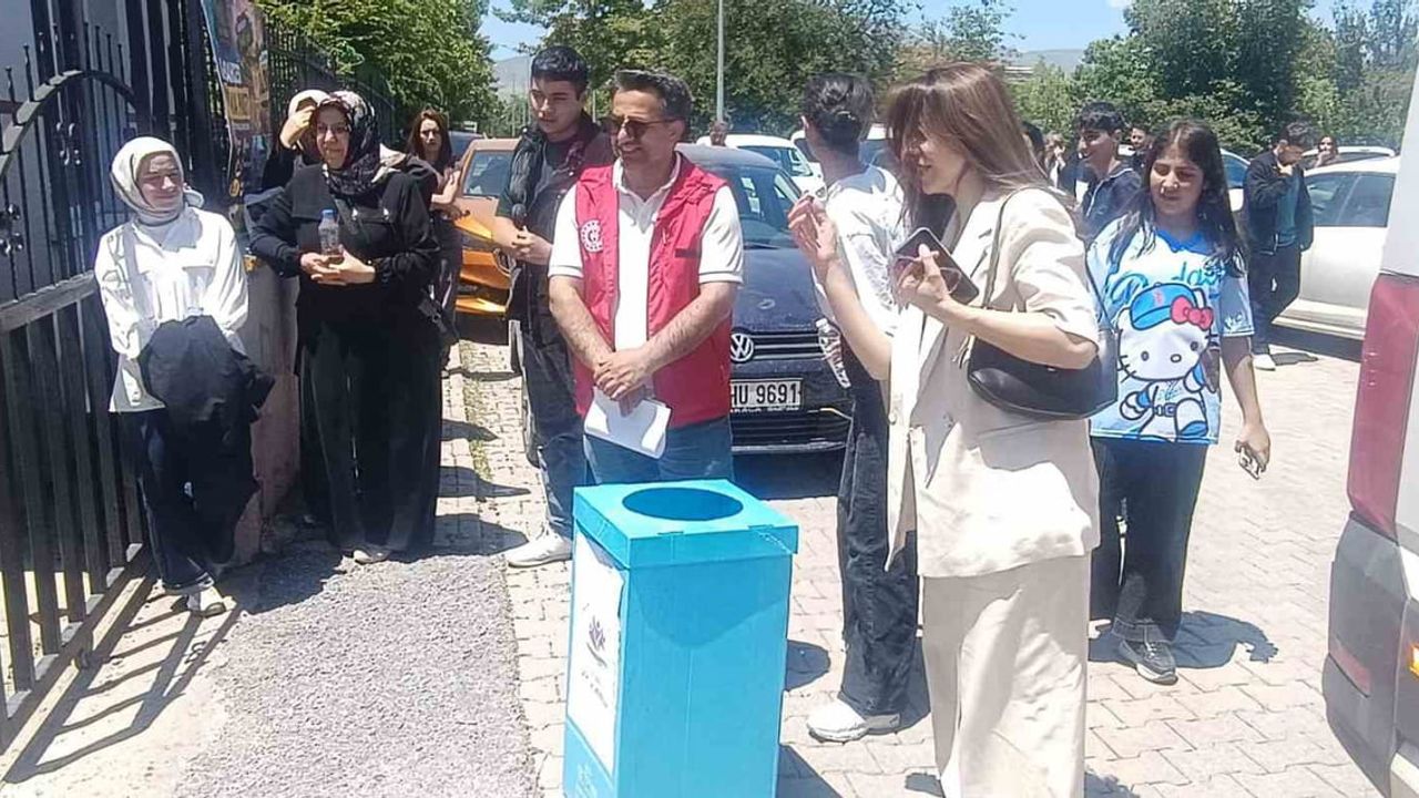 YKS sonrası anlamlı dayanışma: kalem ve silgiler köy okullarına ulaştırılacak