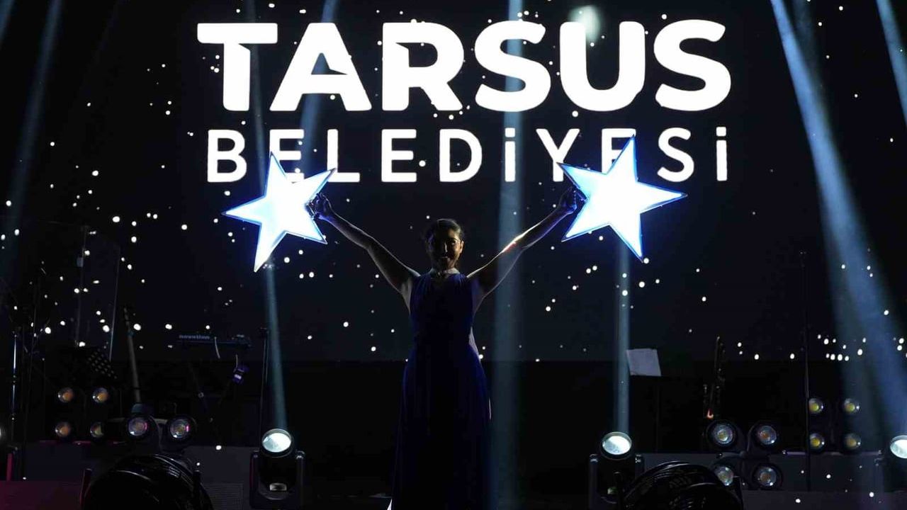 YKS sonrası gençler Derya Uluğ konserinde buluştu