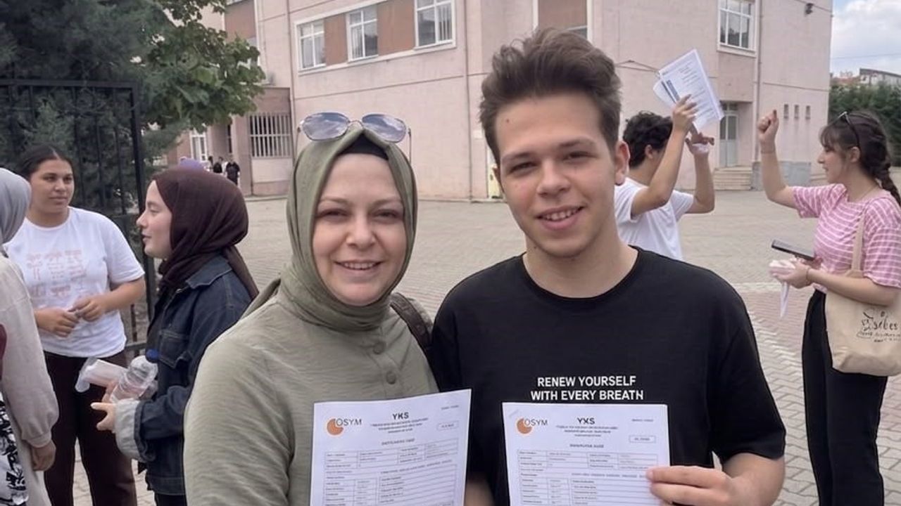 YKS'ye anne ve oğlu aynı okulda girdi