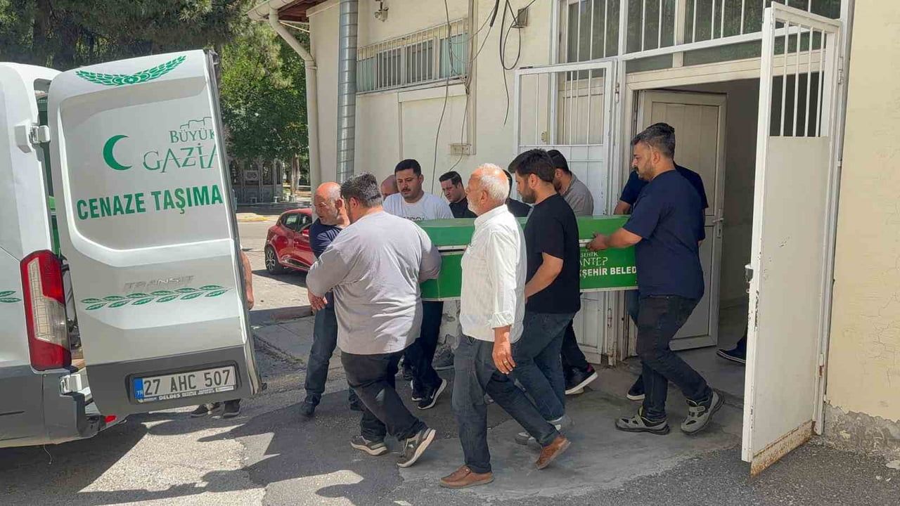 YKS'ye yetişmeye çalışırken yaşamını yitiren gencin cenazesi ailesine teslim edildi