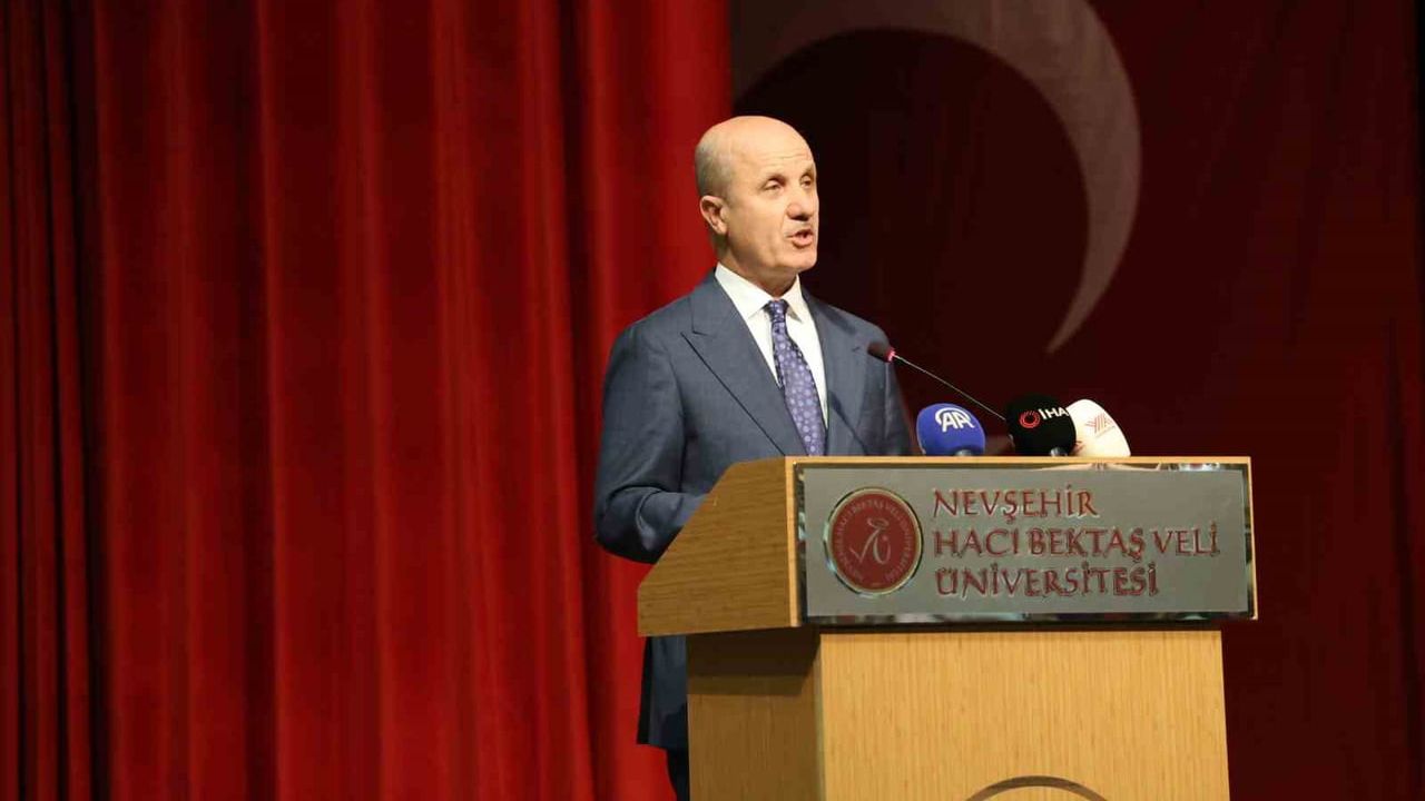 YÖK başkanı Özvar: mezuniyet hayat boyu öğrenmenin yeni başlangıcıdır