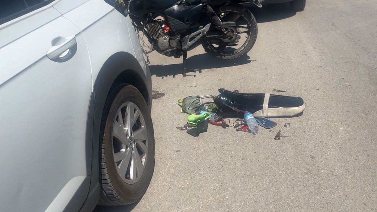Yolun karşısına geçerken motosikletin çarptığı yaya yaralandı