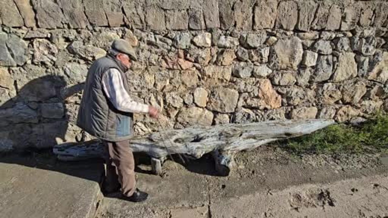 Yozgat Aydıncık’ta 86 yaşındaki Mustafa Taş, evini müze gibi düzenleyip el yapımı eserlerini sergiliyor